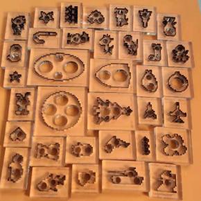 Arcylic cutting die